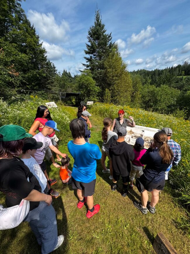 Harry Demers, visite association down au ccdMalvina Harry Demers et les visiteurs du camp de jour association syndrome down de Sherbrooke